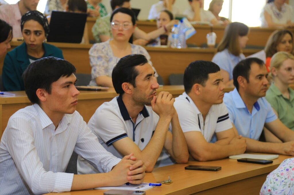 Hovuzdagi mushukning porno fotosuratlari Porno ogli dushda oz onasini sikadi, u qichqiradi va nola qiladi