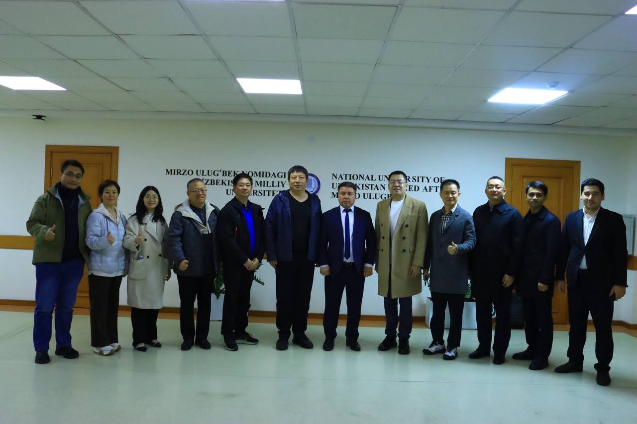 Onam, qizim va yigiting pornosini onlayn tomosha qiling